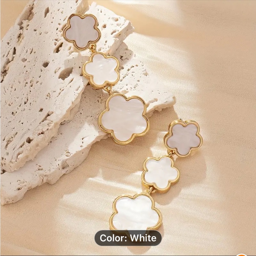 WHITE FLOWER DESIGN LONG DANGLE EARRINGS RETRO BOHEMIAN STYLE JEWELRY NEW - Picture 2 of 2